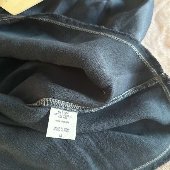 Lanston 100% Viscose Sateen High Low Top - Black - Medium - Picture 8 of 9